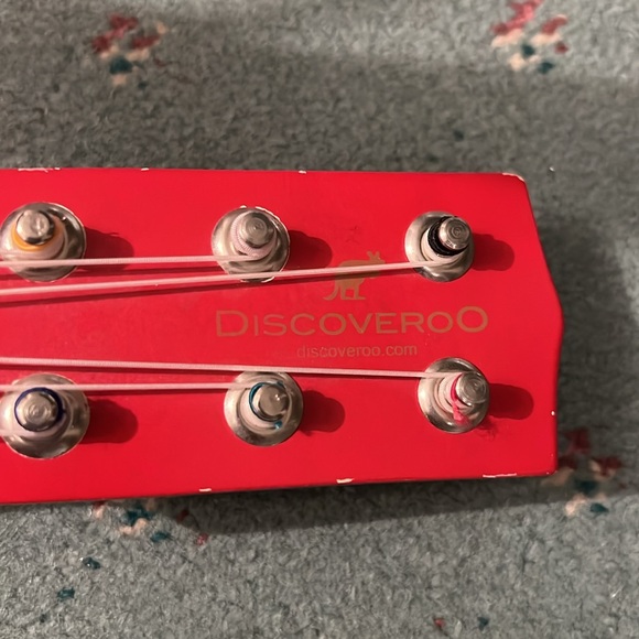 Discoveroo Guitar - Picture 3 of 9